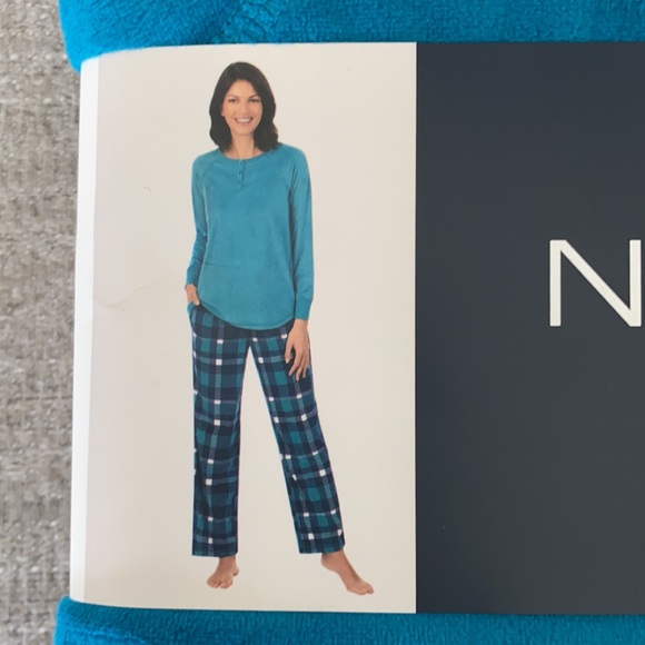 Nautica Super Soft Velour Fleece top/pants pajama Set. Size XL. NWT. - Picture 1 of 7